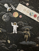 Adventure Awaits 1405 "Perdido en el Espacio" "Astronauta"