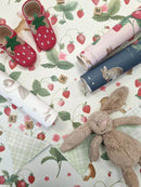 Adventure Awaits 1414 "Conejos y Fresas"
